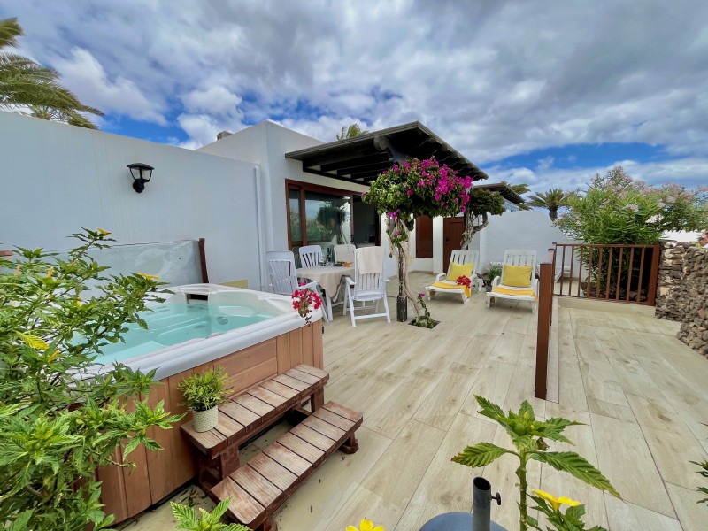 Terrace + Jacuzzi