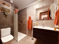 Modern Bathroom with walk-in shower
