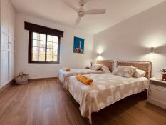 2nd bedroom with ceiling fan 